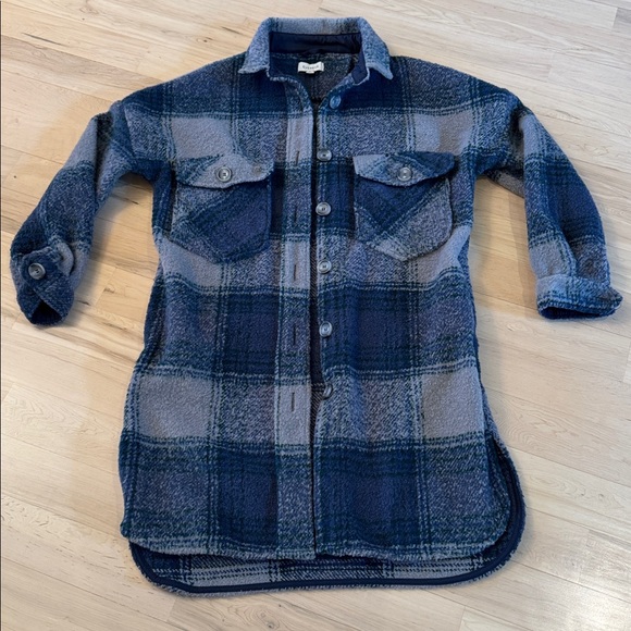 Evereve | Raye Plaid Shacket Jacket in Blue Plaid Size S - Picture 2 of 7